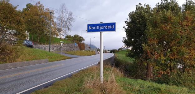 Riksveg 15 Skårhaug bru ved Nordfjordeid skal vølast i veke 41-49.